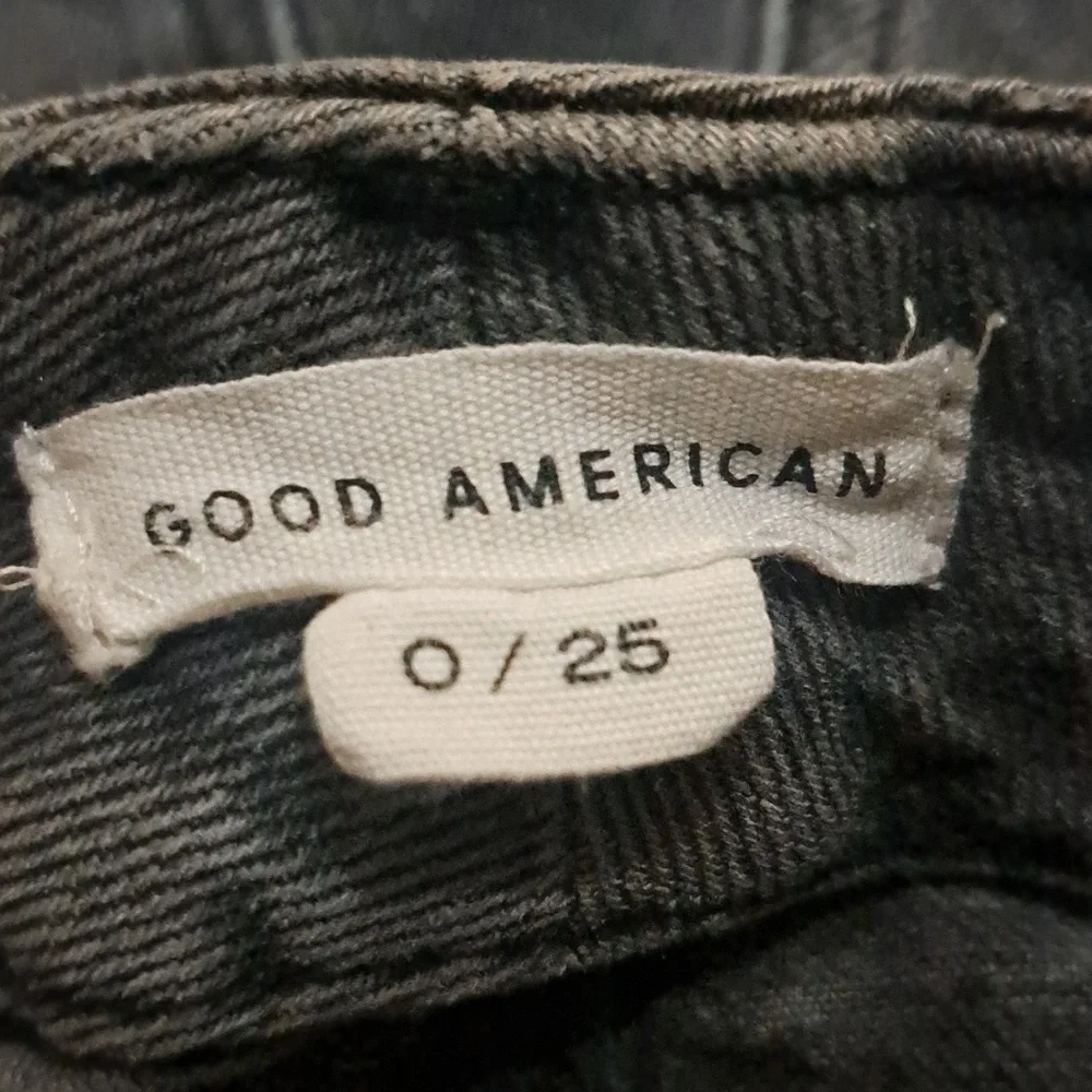 GOOD AMERICAN 0/25 distressed gray jeans, $155.00 - Picture 3 of 6